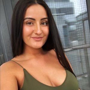 Meet your Posher, Afton